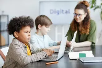 Abilitati educationale vitale in era digitala